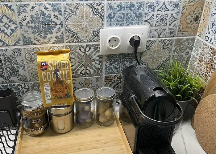 Skg Retreat Emerald - 5min From Metro & Seafront *