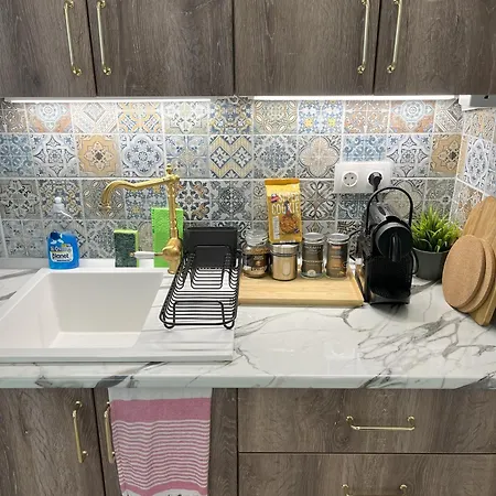 Skg Retreat Emerald - 5min From Metro & Seafront Apartament *