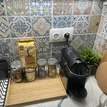 Skg Retreat Emerald - 5min From Metro & Seafront *