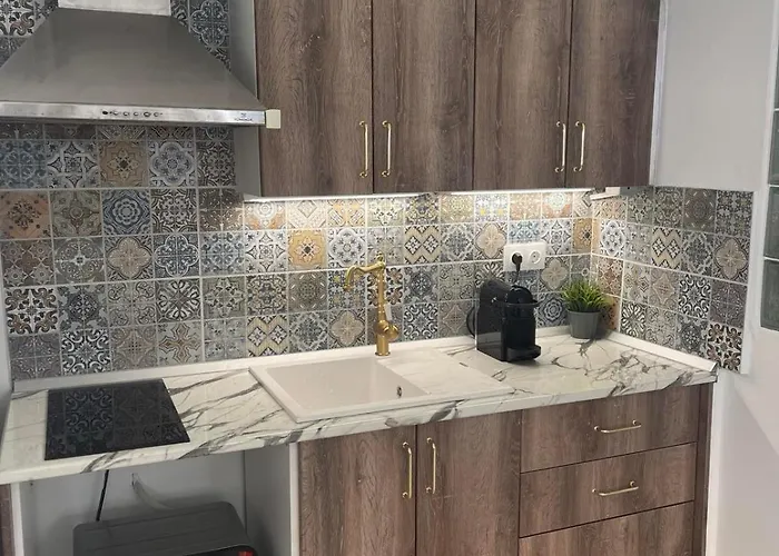 Skg Retreat Emerald - 5min From Metro & Seafront Daire *